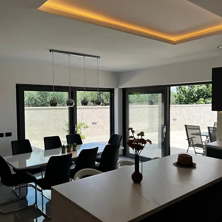 Mare - Modern With Swimming Pool And Jacuzzi