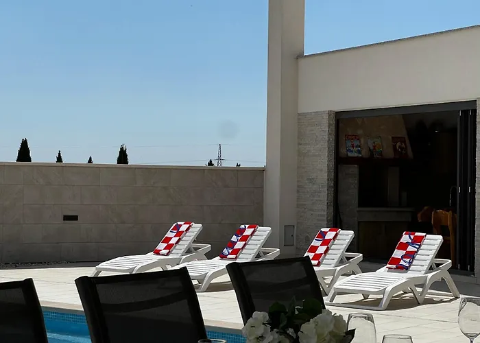 Mare - Modern With Swimming Pool And Jacuzzi Villa