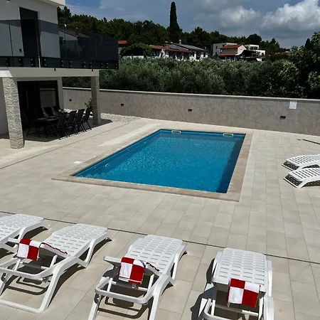 Vila Mare - Modern With Swimming Pool And Jacuzzi