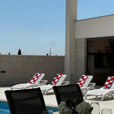 Mare - Modern With Swimming Pool And Jacuzzi Vila