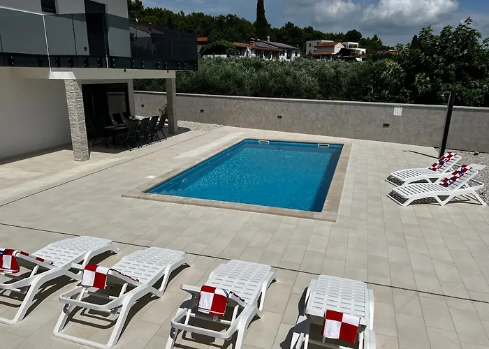 Villa Mare - Modern With Swimming Pool And Jacuzzi
