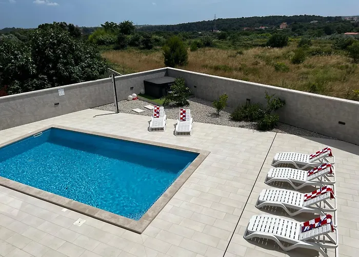 Mare - Modern With Swimming Pool And Jacuzzi Villa Pula