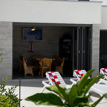 Mare - Modern With Swimming Pool And Jacuzzi Пула