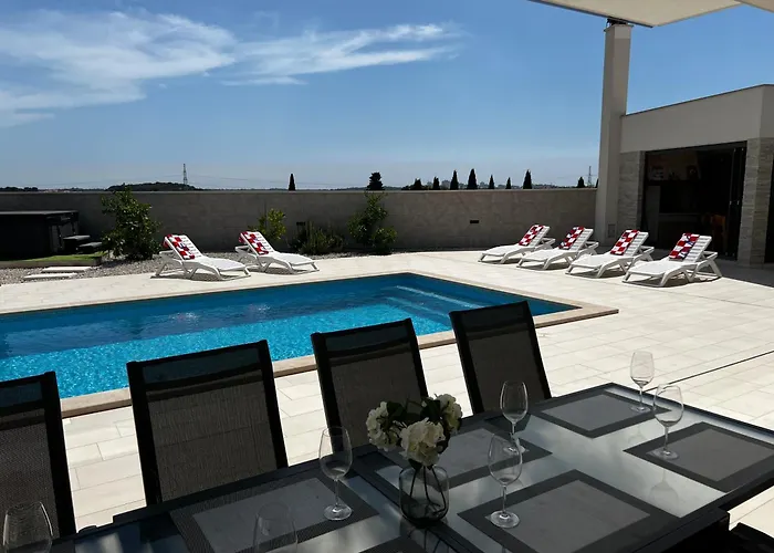 Mare - Modern With Swimming Pool And Jacuzzi Пула